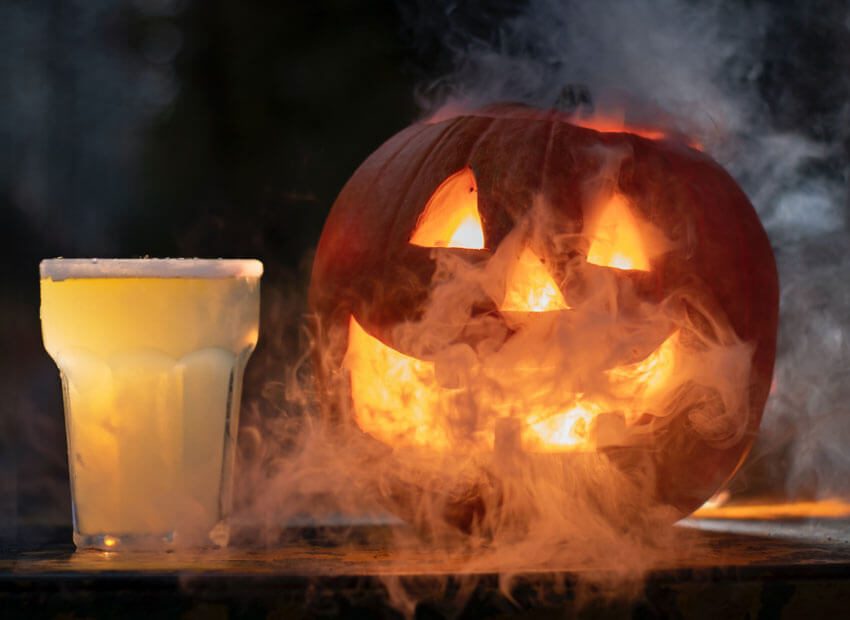 Halloween Cocktails: Die besten Rezepte zum Gruseln - Book of Spirits